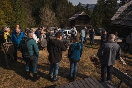 Obrezovanje sadovnjaka ob Prežihovi bajti (2)
