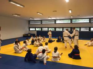 39724967_2059778714072869_792527912581464064_n