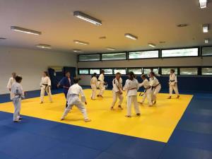 39811067_2059778950739512_5673240314379239424_n