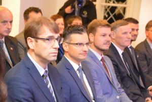 “Ambasadorji hoč'mo cesto!”