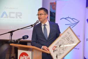 “Ambasadorji hoč'mo cesto!”