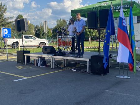 25A3A840-51EF-46C6-A1B3-FB804CD7FB43