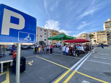 F7B52508-F468-42FA-ADE6-6C08C744F94B