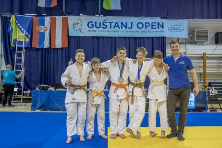 331985094_1960568784293899_1586662723002932995_n