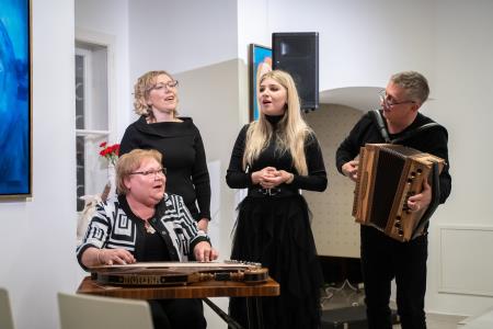 Mirjam Senica: Darovi