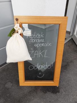 V Dobji vasi se nahaja priložnost.