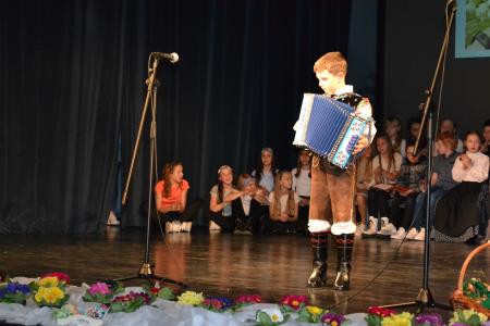 Akademija ob materinskem dnevu