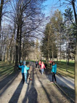 Z grabljami in metlo po poteh Grajskega parka