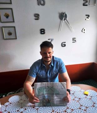 S časopisom Skozinskoz filantrop -  z najboljšimi prostovoljskimi zgodbami  v roki 