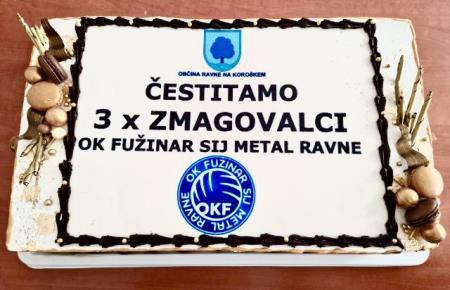 Torta velikanka za zmagovalce, hvala slaščičarstvu Senica