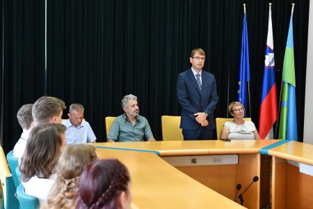 Župan dr. Tomaž Rožen - Sprejem zlatih maturantk in maturantov v Mestni hiši na Ravnah na Koroškem