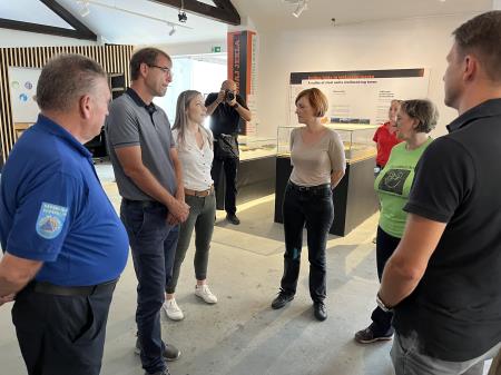 Ministrica za kulturo Asta Vrečko z ekipo obiskala Občino Ravne