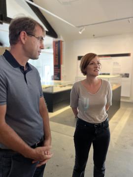 Ministrica za kulturo Asta Vrečko z ekipo obiskala Občino Ravne