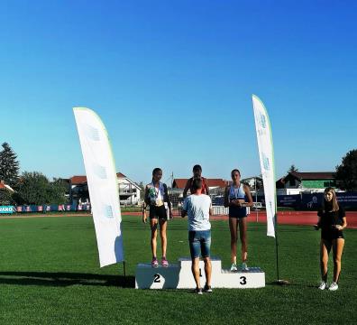 Dve zmagi in dva državna rekorda Ane Vite Verneker