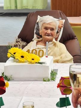 Gospa Elizabeta Jug roj. Erat ob praznovanju 100. rojstnega dne