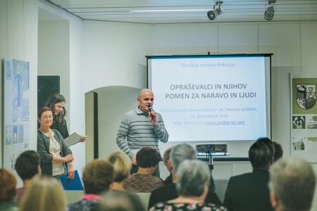 Klepet ob medeni kavi in ajdovih dobrotah