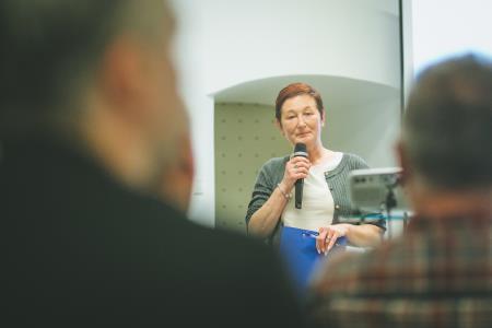 Klepet ob medeni kavi in ajdovih dobrotah