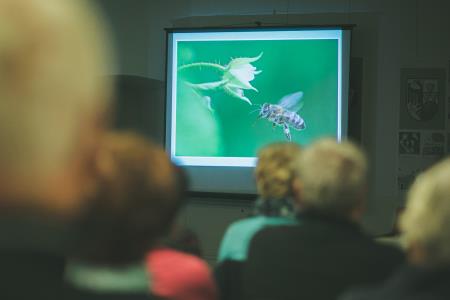 Klepet ob medeni kavi in ajdovih dobrotah