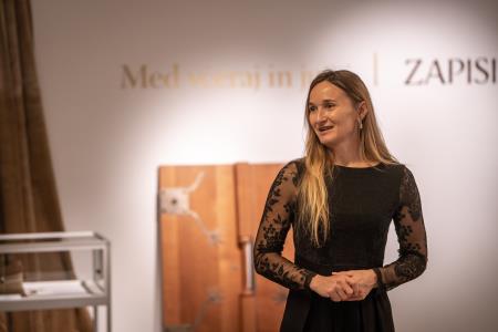 Med včeraj in jutri | Zapisi in čas  iz zbirk Koroške osrednje knjižnice - Simona Vončina
