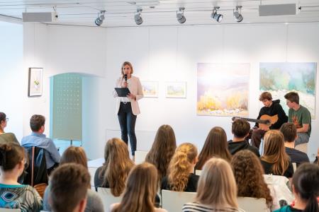 Pravljični dopoldan za mladostnike