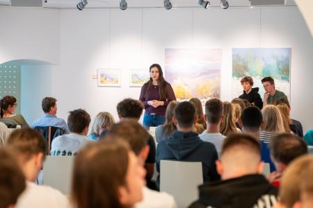 Pravljični dopoldan za mladostnike