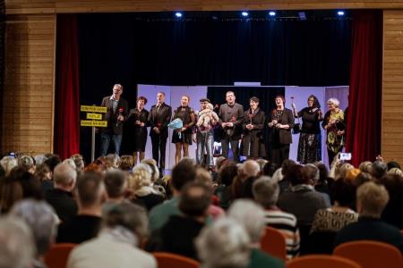 Priznanje za izjemno igralsko stvaritev je prejela Erika Breznik /igralska skupina KD Kotlje) 