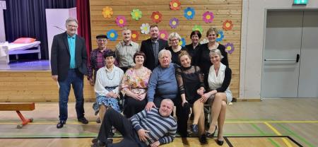 Priznanje za izjemno igralsko stvaritev je prejela Erika Breznik /igralska skupina KD Kotlje) 