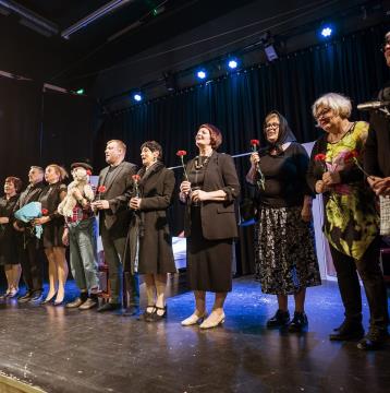 Priznanje za izjemno igralsko stvaritev je prejela Erika Breznik /igralska skupina KD Kotlje) 