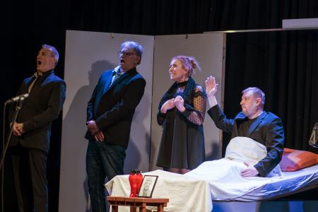 Priznanje za izjemno igralsko stvaritev je prejela Erika Breznik /igralska skupina KD Kotlje) 