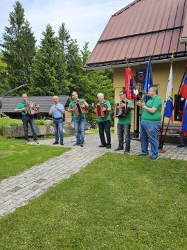 Zgodovinska ura  na Obretanovem