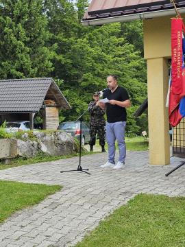 Zgodovinska ura  na Obretanovem