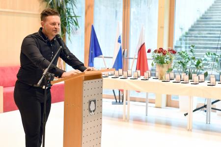 Župan dr. Tomaž Rožen sprejel ravenske odličnjakinje in odličnjake