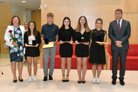Župan dr. Tomaž Rožen sprejel ravenske odličnjakinje in odličnjake