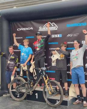 Tri zmage in drugo mesto na domači dirki