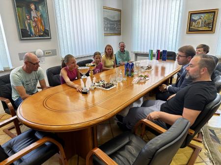 Državna prvakinja do 14 let v tenisu Nika Štor na obisku na ravenski občini