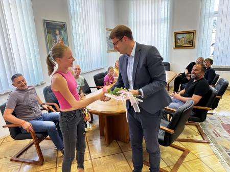 Državna prvakinja do 14 let v tenisu Nika Štor na obisku na ravenski občini
