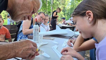 Modelarski dan v Grajskem parku na Ravnah 