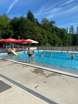 Razigrano ravensko poletje