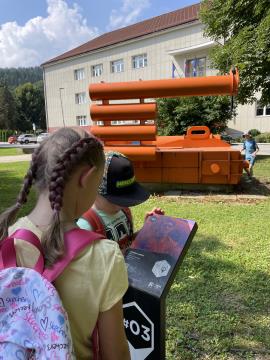 Razigrano ravensko poletje, Žive oblike (60 let Forma vive)