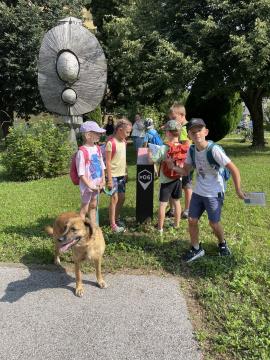 Razigrano ravensko poletje, Žive oblike (60 let Forma vive)