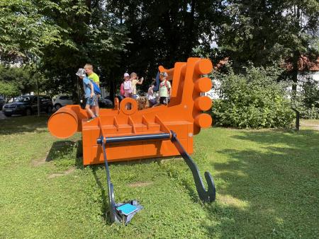 Razigrano ravensko poletje, Žive oblike (60 let Forma vive)