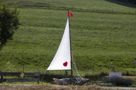 Srčna in počitniška kreacija na Brdinjah 