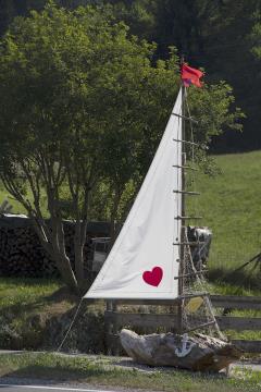 Srčna in počitniška kreacija na Brdinjah 