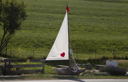 Srčna in počitniška kreacija na Brdinjah 