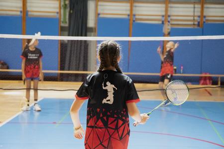 Zabavajmo se z badmintonom pomeni tudi zabavajmo se s športom