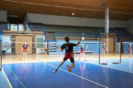 Zabavajmo se z badmintonom pomeni tudi zabavajmo se s športom