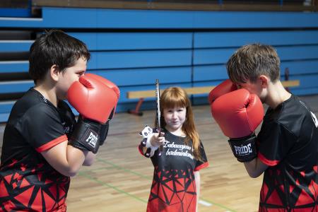 Zabavajmo se z badmintonom pomeni tudi zabavajmo se s športom