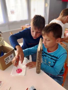 Pod krošnjami dreves v Grajskem parku