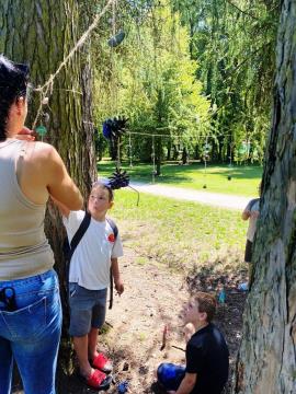 Pod krošnjami dreves v Grajskem parku