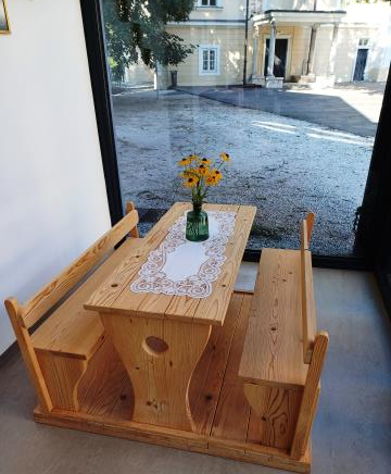 Čebele v klekljani podobi